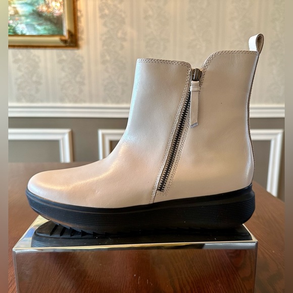 NWOT!🤩NATURALIZER!❄️Flat form/Ankle Boot/TALISE/Porcelain/Leather Zip/size-8.5 - Picture 4 of 16